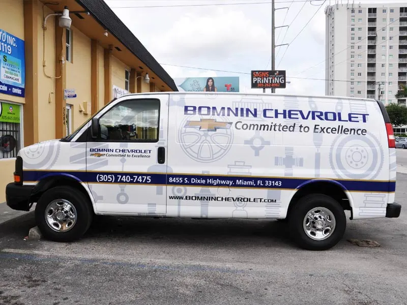 Bomnin Chevrolet van lettering